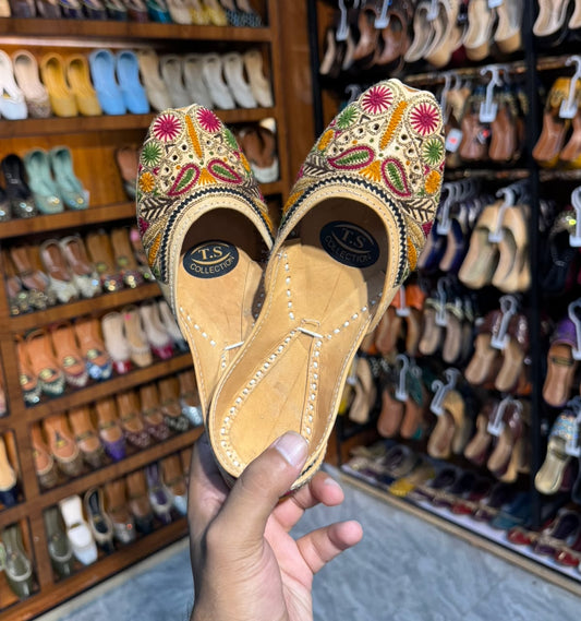 Heritage Bloom Embroidered Khussa
