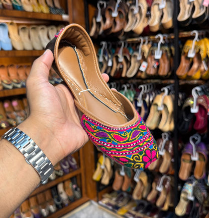 Vibrant Fusion Embroidered Khussa