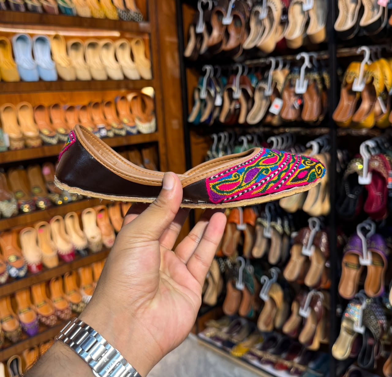Vibrant Fusion Embroidered Khussa