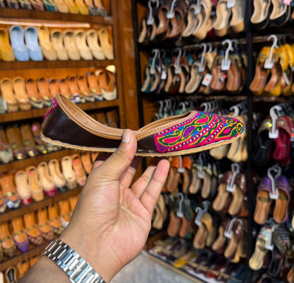 Vibrant Fusion Embroidered Khussa
