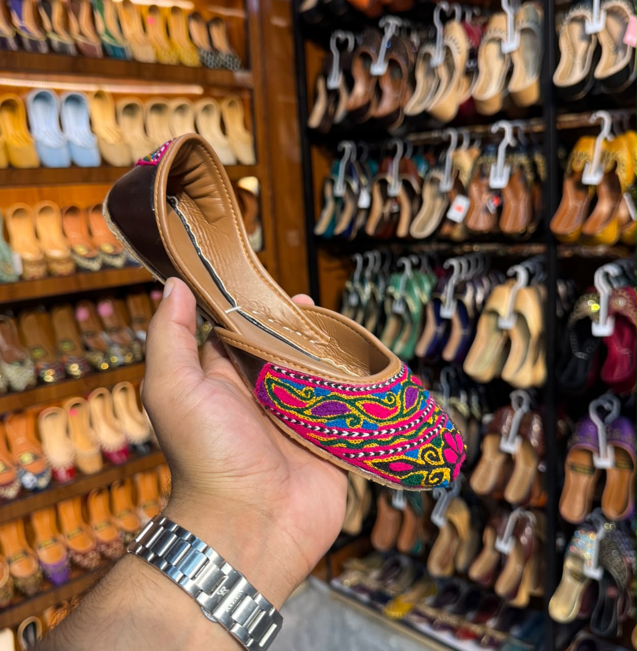 Vibrant Fusion Embroidered Khussa