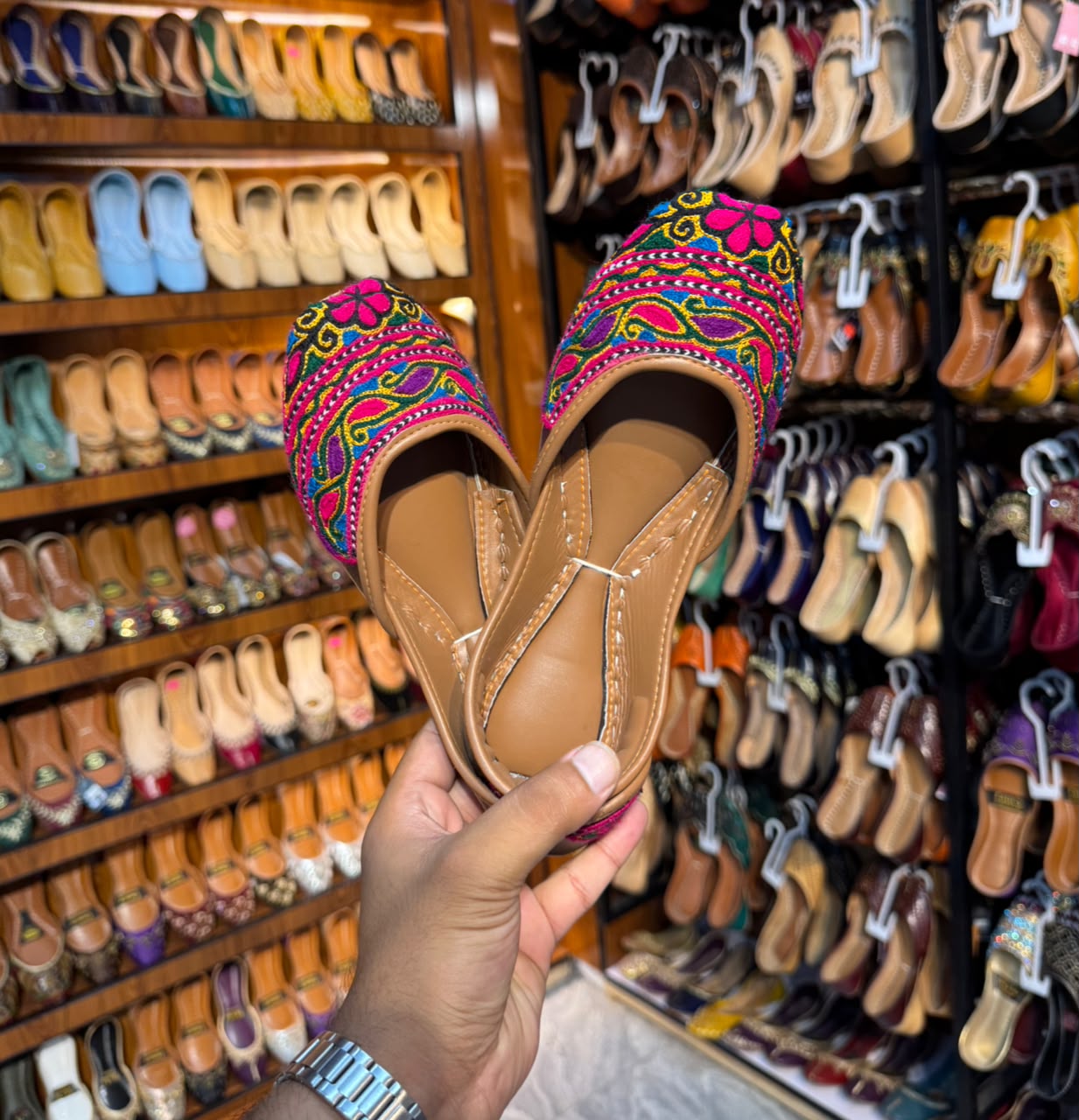 Vibrant Fusion Embroidered Khussa