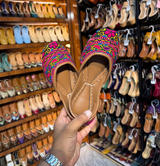 Vibrant Fusion Embroidered Khussa