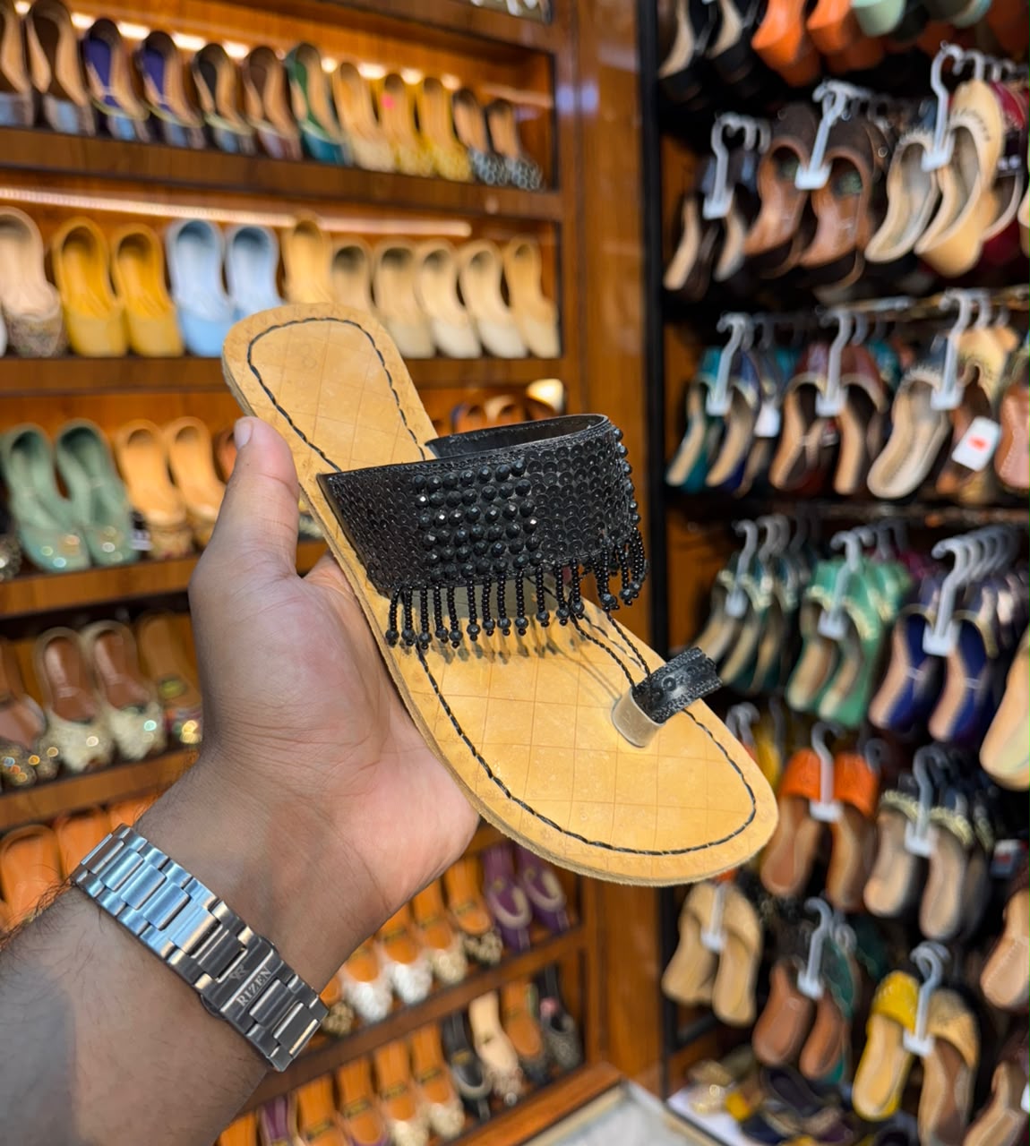 Glow Tassel Kolhapuri