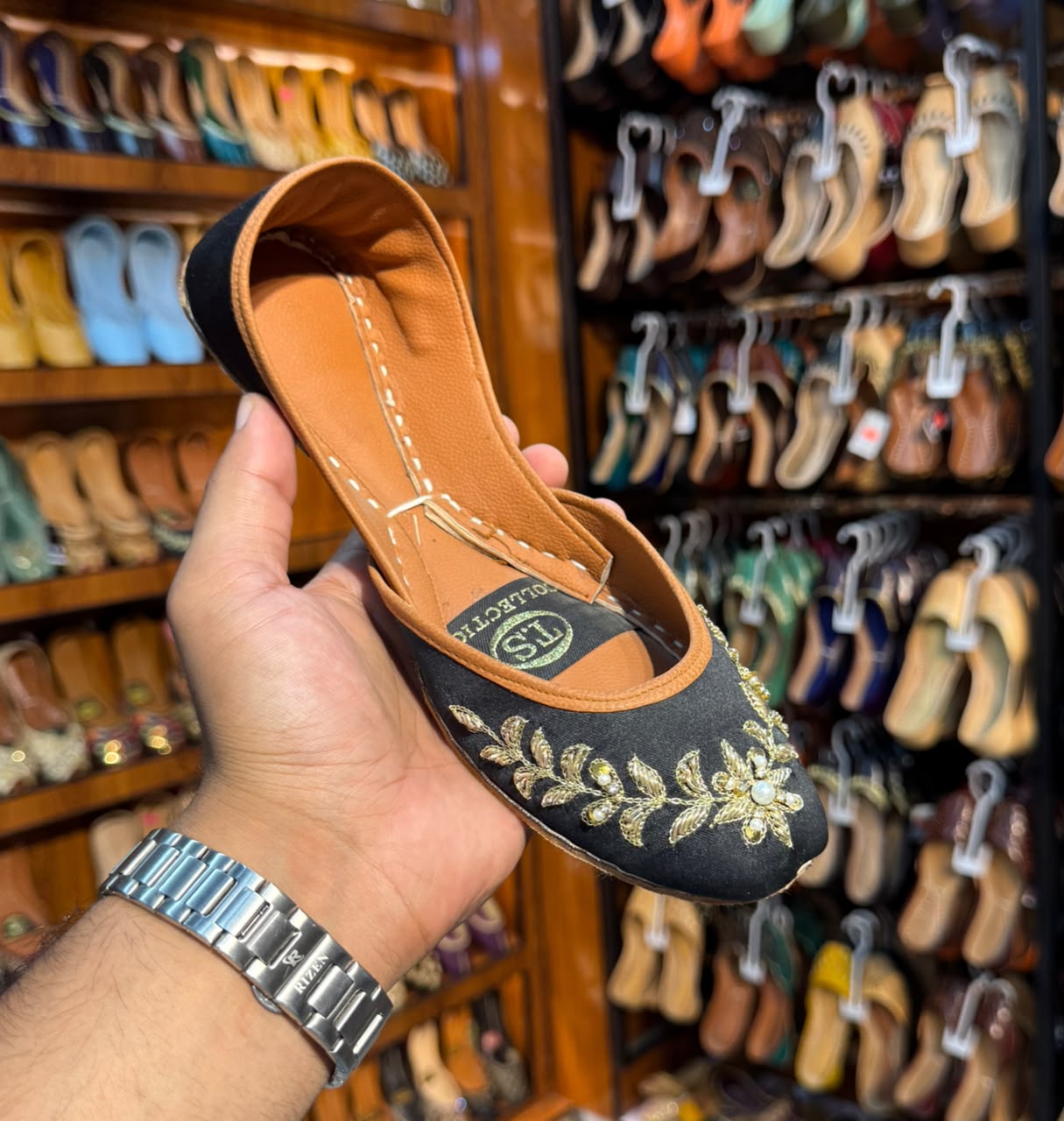 Midnight Bloom Embroidered Khussa