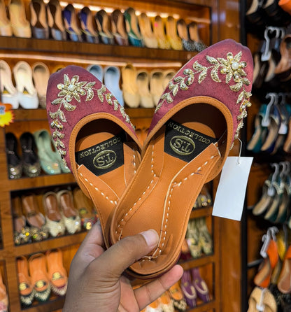 Midnight Bloom Embroidered Khussa