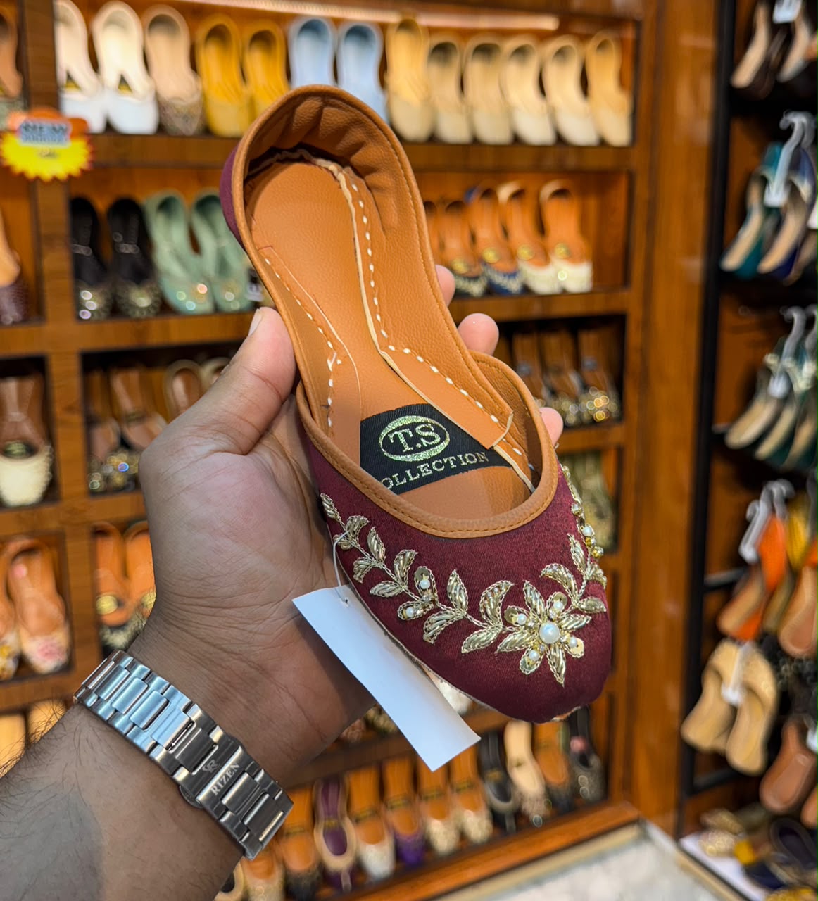 Midnight Bloom Embroidered Khussa