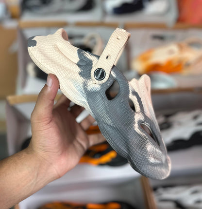 Zaylure clog-style foam shoe